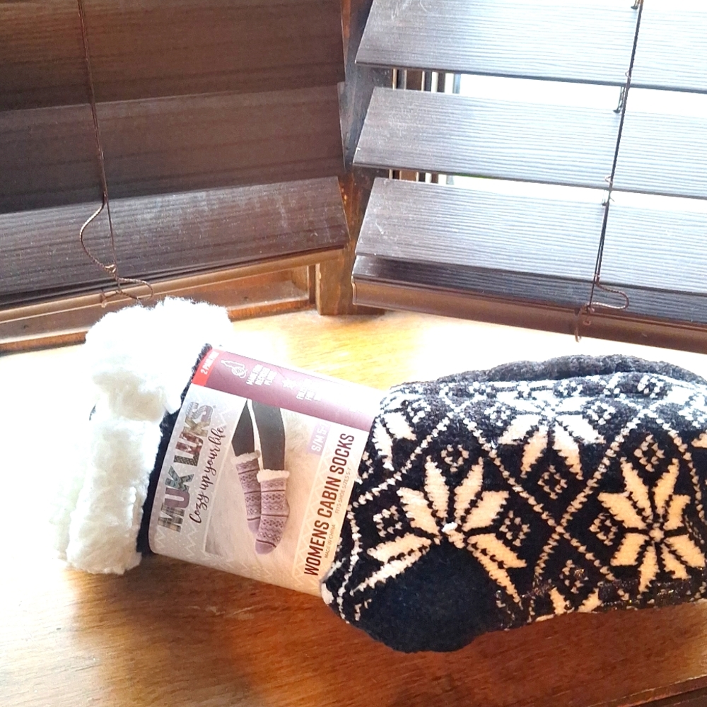 Nwt S/M 5-7 Muk Luk Women's Cabin Socks
